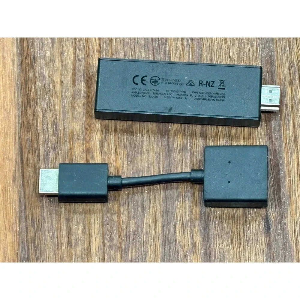 Amazon Fire TV Light Stick S3L46N  2nd Generation + HDMI Adapter - No Remote - Picture 5 of 9